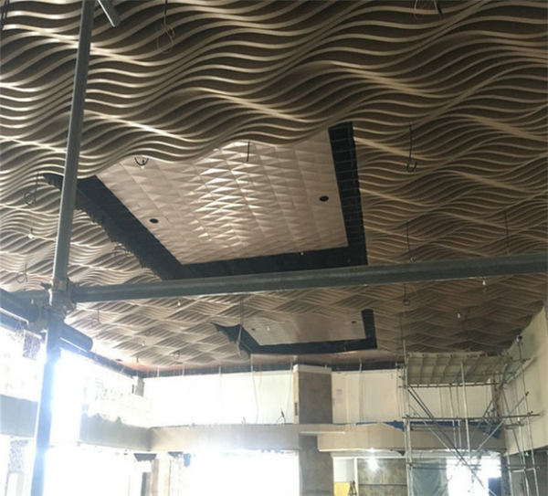 ���̰���